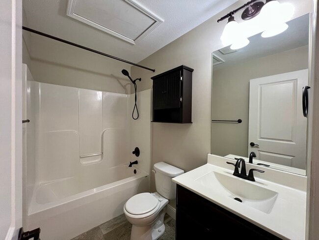 Building Photo - 752 Sedgegrass Dr