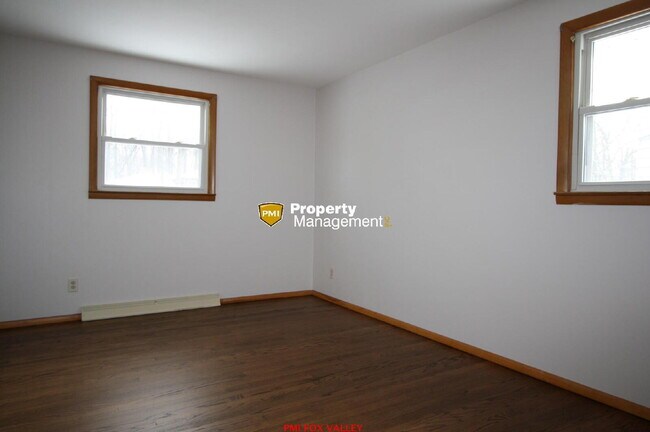 Building Photo - Large Updated 3 Bedroom Ranch