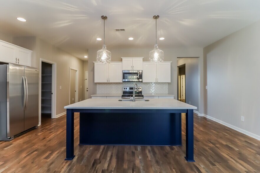Building Photo - 356 Webster Lake Dr