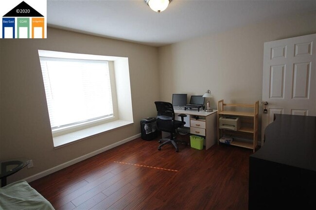Building Photo - $2990 Stunning Remodeled 2BR/2BA Condo in ...