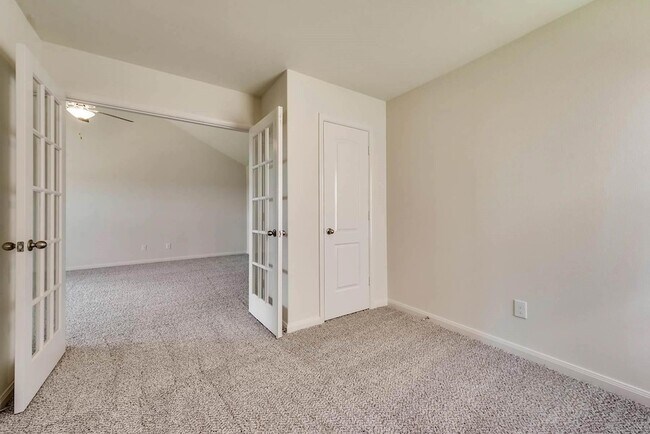 Building Photo - 3082 Chillingham Dr