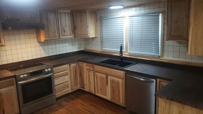 Building Photo - 93 Sumner Rd