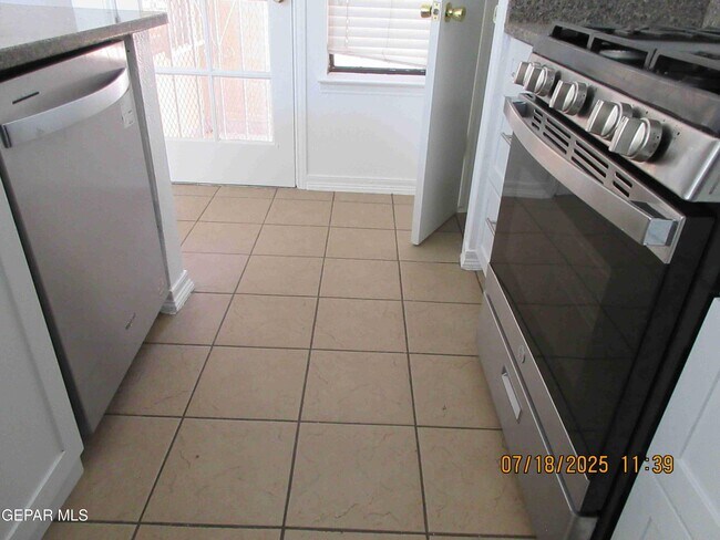 Building Photo - 1465 Sierra De Oro Dr