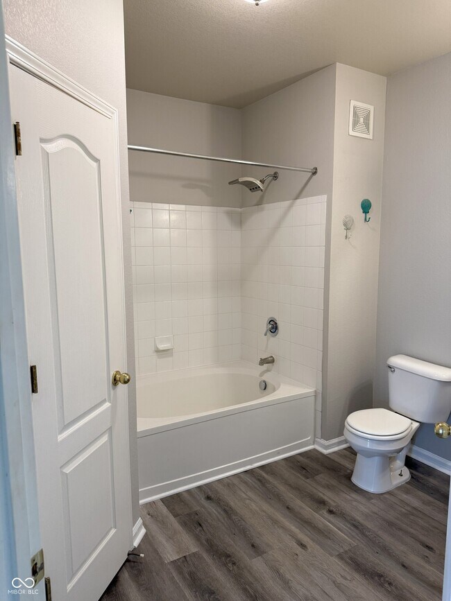 Building Photo - 12880 University,Unit 3b Crescent