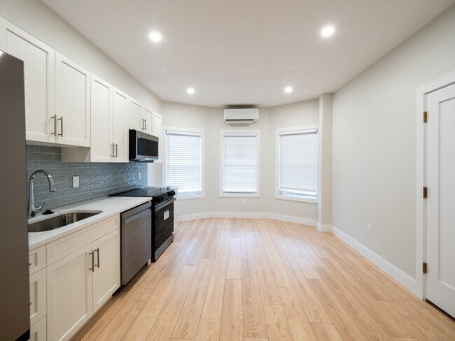 Building Photo - 20 Winslow Rd