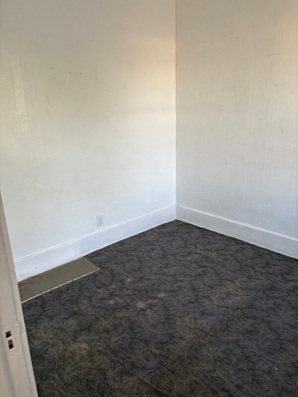 Building Photo - 910 Rood Ave