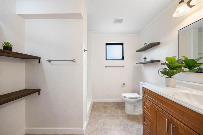 Building Photo - 12756 Poinsettia Ave