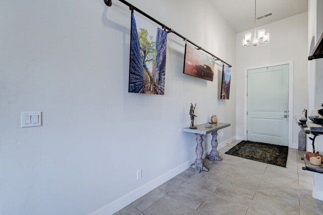 Building Photo - "Charming 3-Bedroom Retreat with 2 Baths and 2150 Sq. Ft. of Comfort in Santa Clara!"