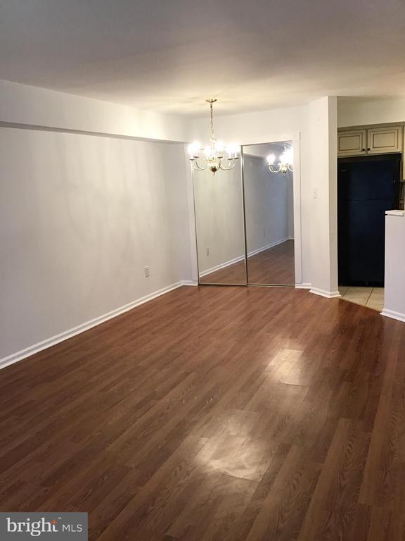 Building Photo - 45011 Bennett Pl