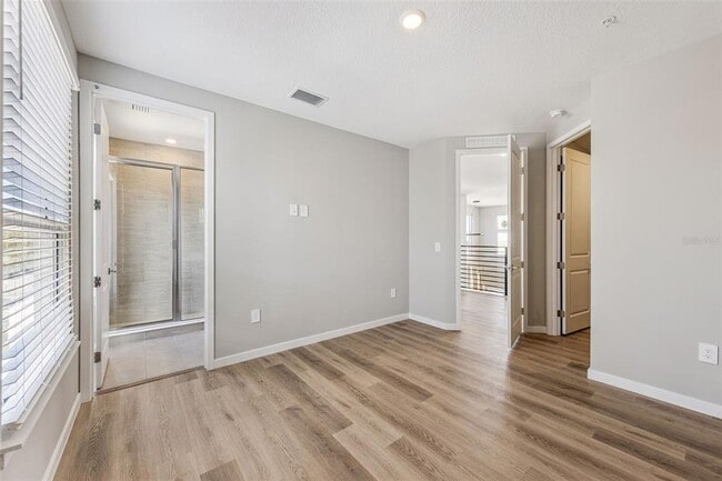 Building Photo - 544 N Bumby Ave