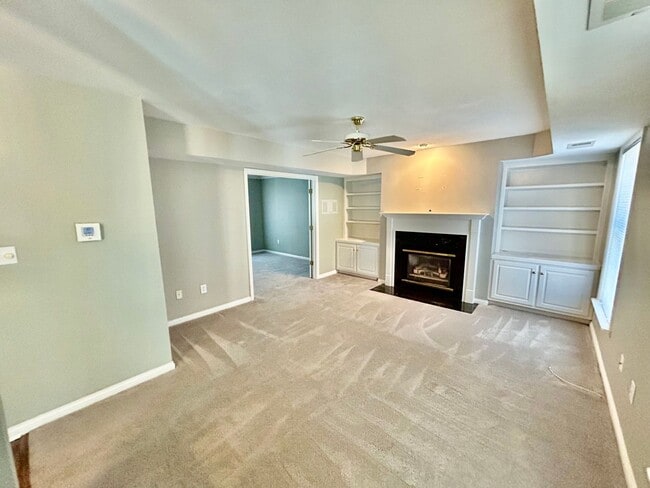 Building Photo - MOVE IN NOW OCTOBER RENT FREE -Spacious 4 ...