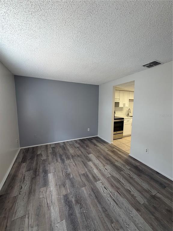 Building Photo - 4911 Silver Oaks Village