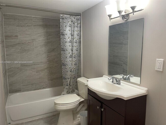 Building Photo - 15201 NE 6th Ave