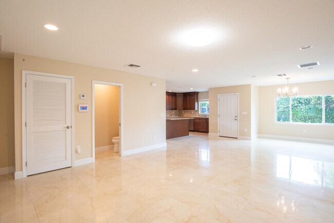 Building Photo - 364 Orange Way