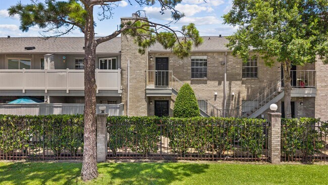 Building Photo - 10673 Braes Bend Dr