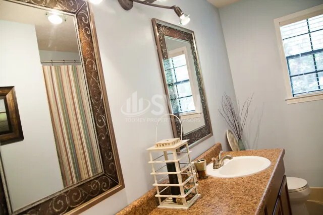 Building Photo - 662 Ridgewood Dr