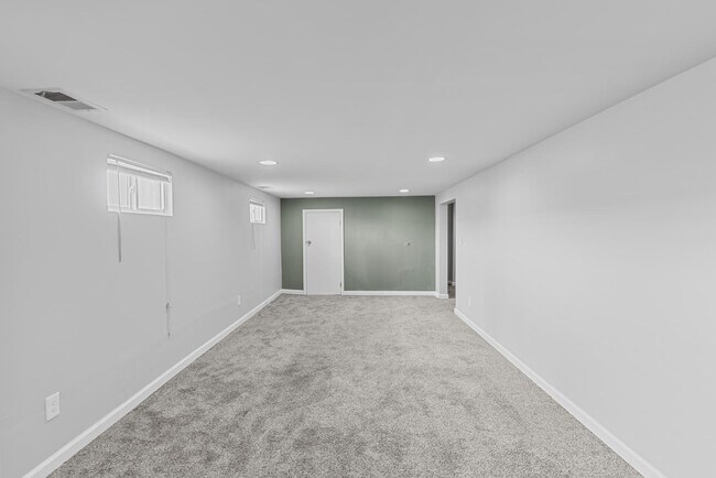 Building Photo - 6535 Dale Ave