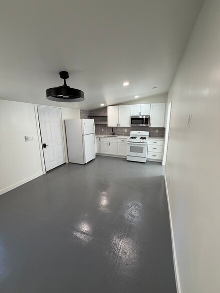 Building Photo - 8119 McNulty Ave