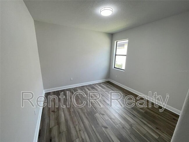 Building Photo - 1437 N River Cir