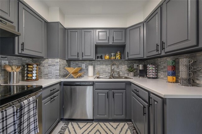 Building Photo - 920 W Orient St