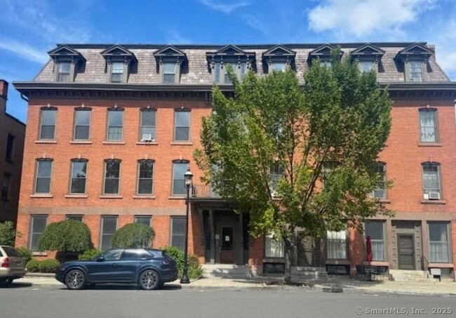 Building Photo - 130 Main St