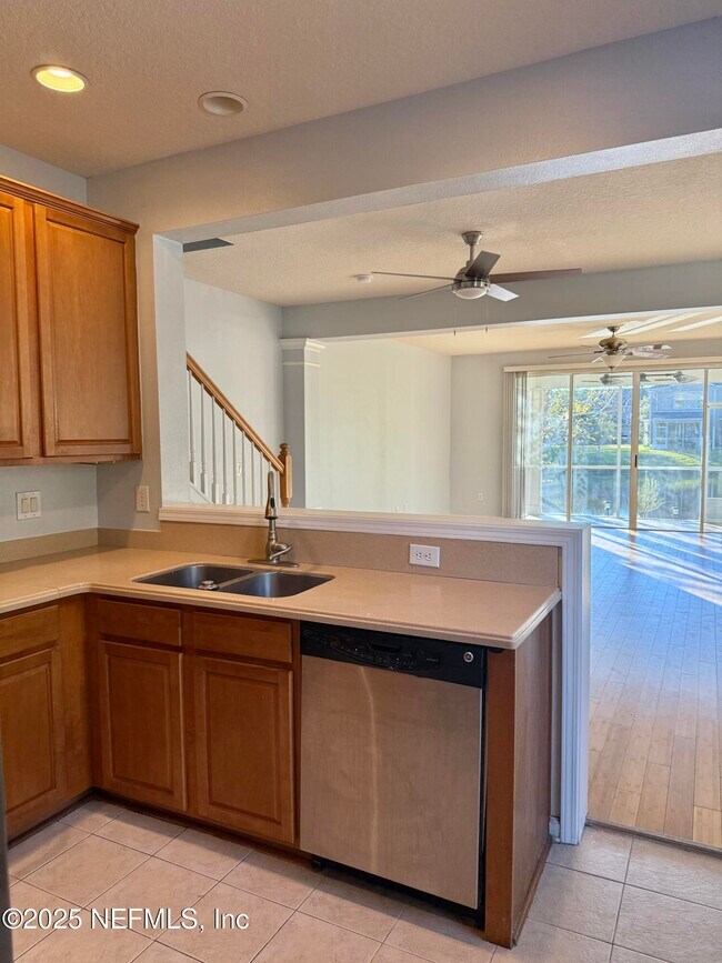 Building Photo - 4210 Highwood Dr