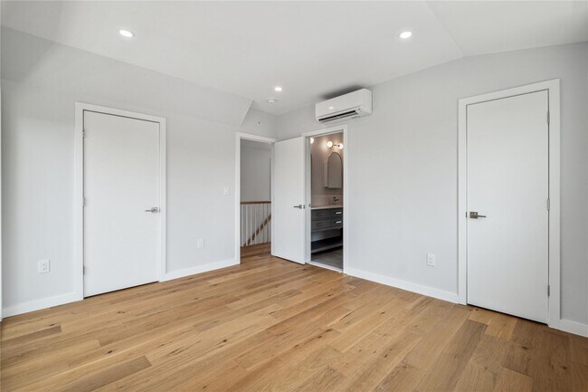Building Photo - 46 Hudson St