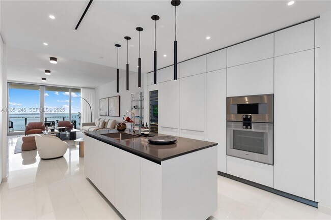 Building Photo - 300 Biscayne Blvd Way