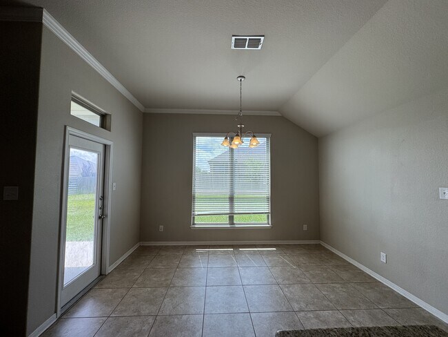 Building Photo - 5611 Markham Dr