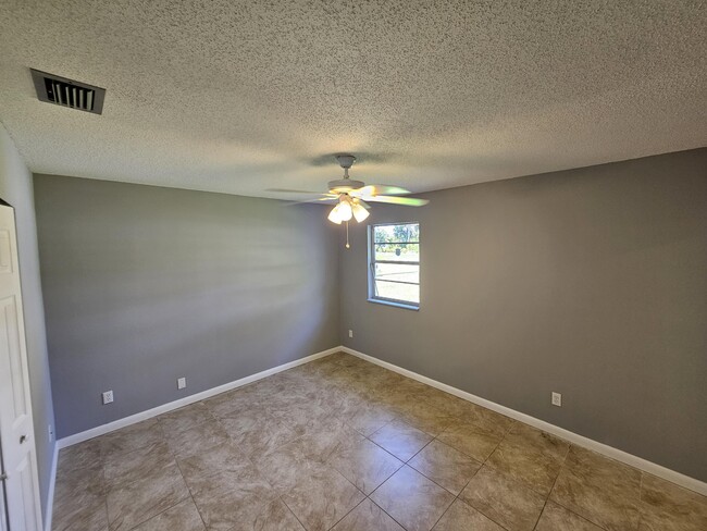 Building Photo - 329 NE Cullman Ct