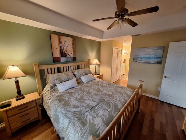 Building Photo - Beautifully upgraded Ground Floor condo with lake view