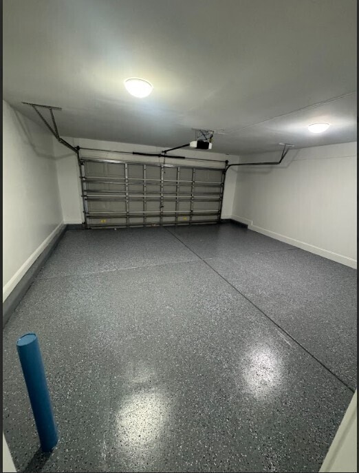 Building Photo - Spacious 3200+ sq. ft. home with large kit...