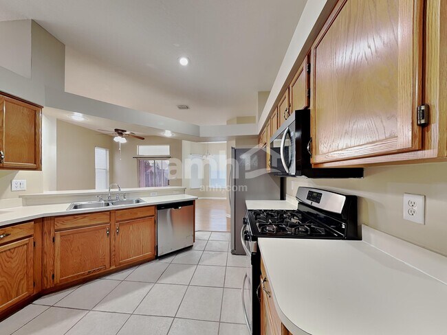 Building Photo - 2462 St Johns Ln