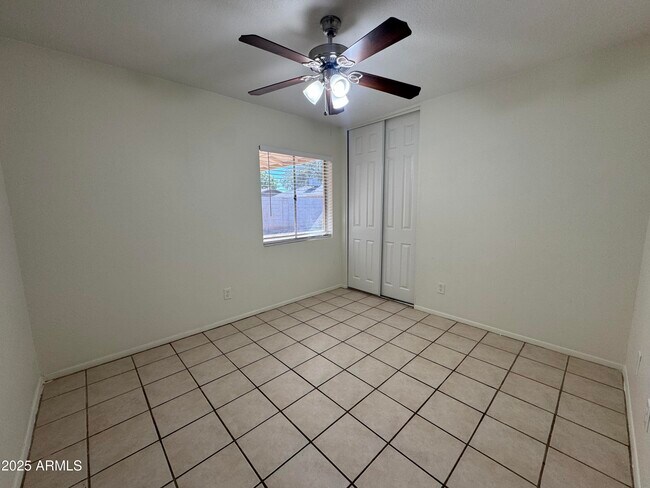 Building Photo - 5021 W Mercer Ln