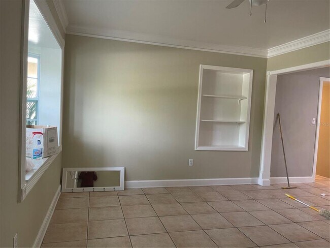 Building Photo - 3016 W Meadow St