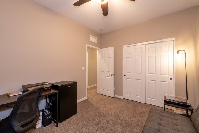 Building Photo - Furnished 3 bedroom house In Summerlin Gat...