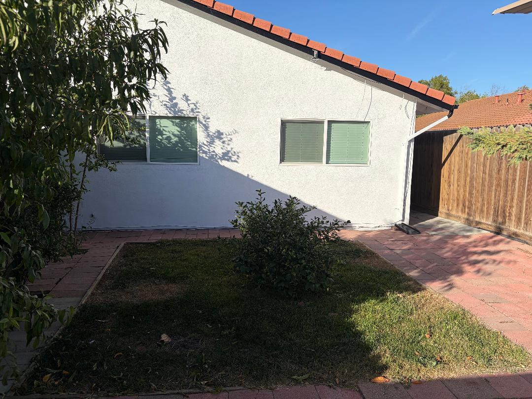 Building Photo - 510 W Kavanagh Ave