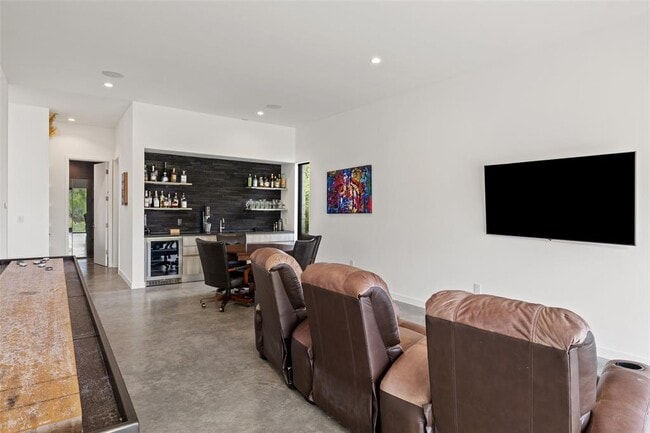 Building Photo - 4202 Serene Hills Dr