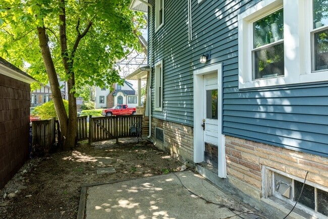Building Photo - 711 Granger Ave