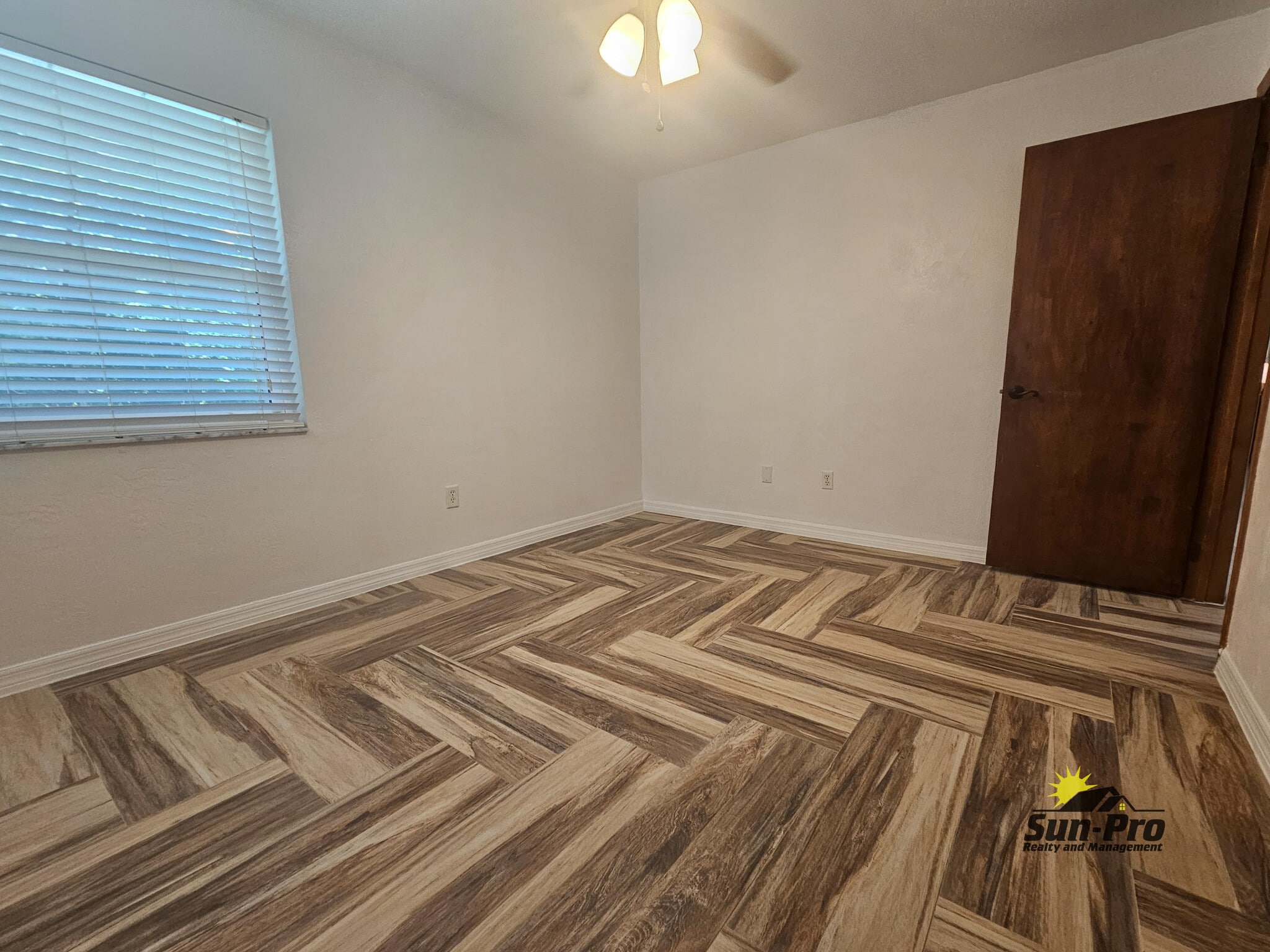 Building Photo - 139 Riverwalk Ct