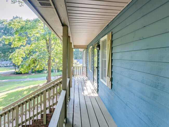 Building Photo - Spacious 3-Bed Home in District 6! Private...