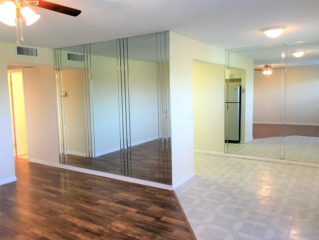 Building Photo - 551 SW 135th Ave