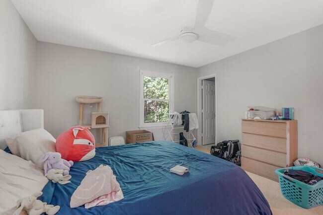 Building Photo - 1703 Sherwood Dr