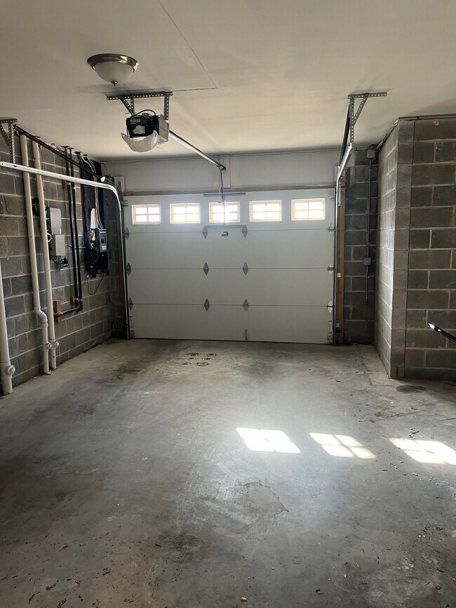 Building Photo - 93 Evergreen St