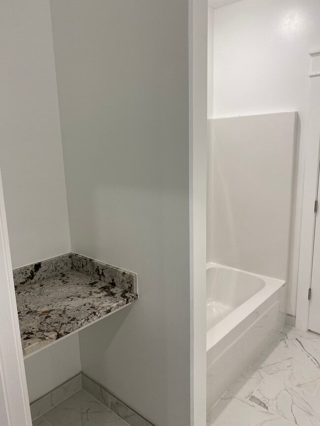 Building Photo - 133 Briarfield Ave