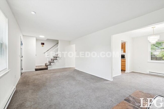 Building Photo - 4336 Deerwood Ln