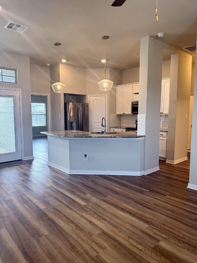 Building Photo - "Charming 3-Bedroom Retreat with 2 Baths in Bryan, TX – Cozy Comfort Awaits!"