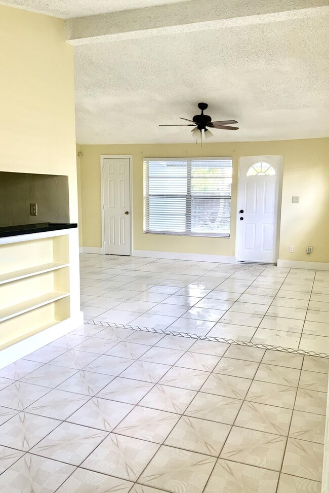 Building Photo - 747 Orchid Dr