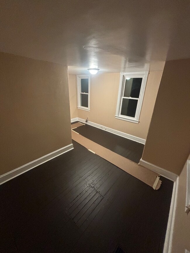 Building Photo - 342 E Broadway