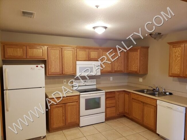 Building Photo - Beautiful Ranch Duplex in Edgerton-Available NOW!!